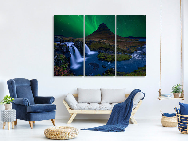 3-piece-canvas-print-kirkjufell-under-a-boreal-green-sky
