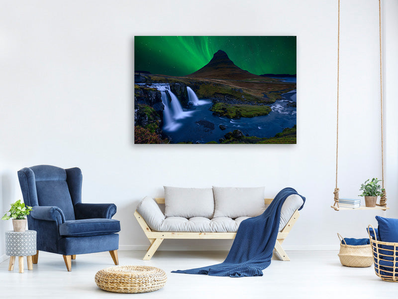 canvas-print-kirkjufell-under-a-boreal-green-sky